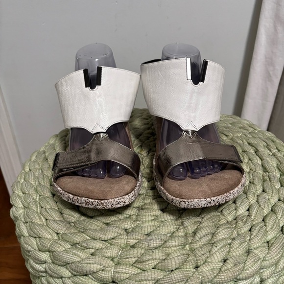 Modzori Kleo Black/White Vegan Leather Low Wedge Reversible Slide Sandal NWOB - Picture 5 of 8